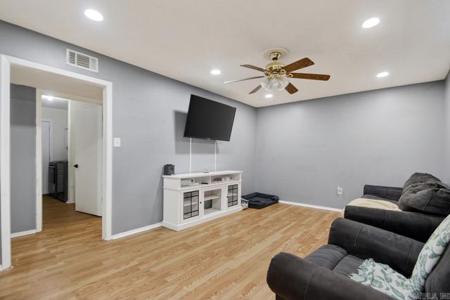 1 Whippoorwill, Sheridan, AR 72150