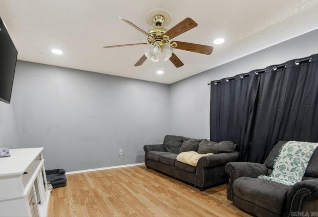 1 Whippoorwill, Sheridan, AR 72150