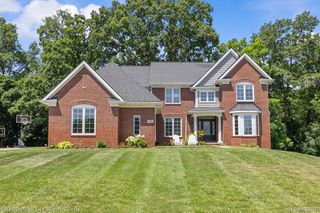 578 Red Bank Drive, White Lake Charter Township, MI 48386
