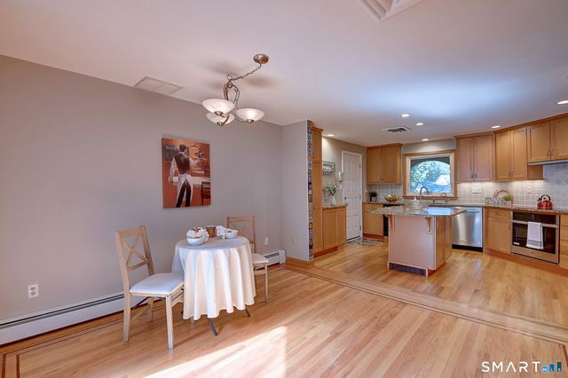 1387 New London Turnpike, Glastonbury, CT 06033