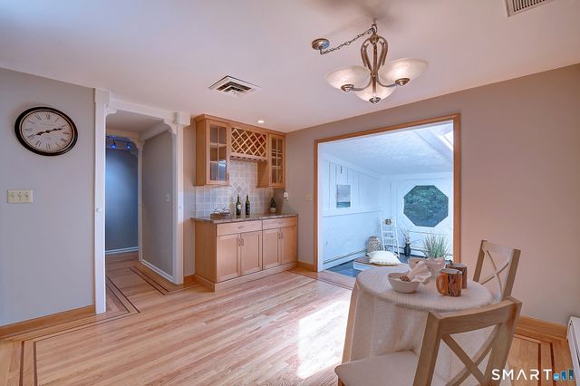 1387 New London Turnpike, Glastonbury, CT 06033