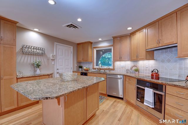 1387 New London Turnpike, Glastonbury, CT 06033