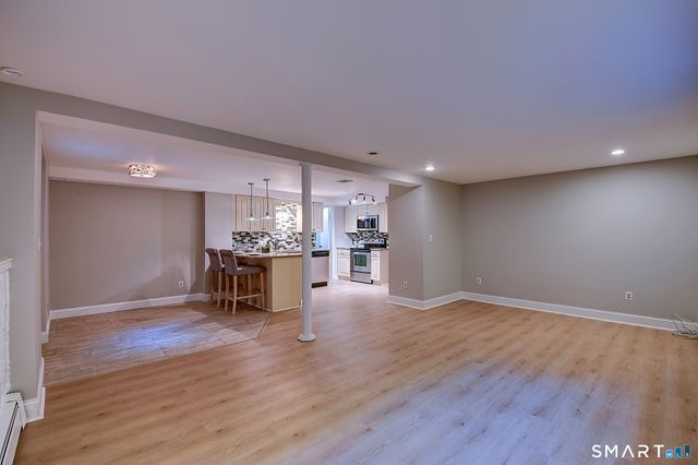 1387 New London Turnpike, Glastonbury, CT 06033