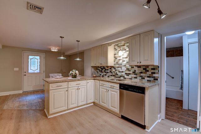 1387 New London Turnpike, Glastonbury, CT 06033