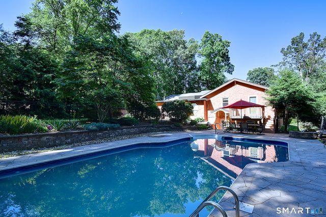 1387 New London Turnpike, Glastonbury, CT 06033