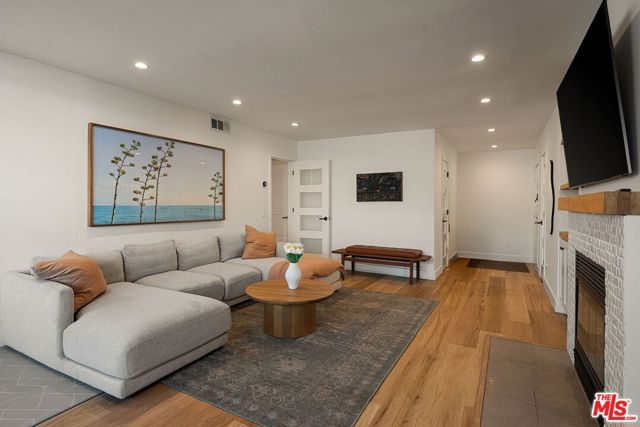 415 Montana Avenue 107, Santa Monica, CA 90403
