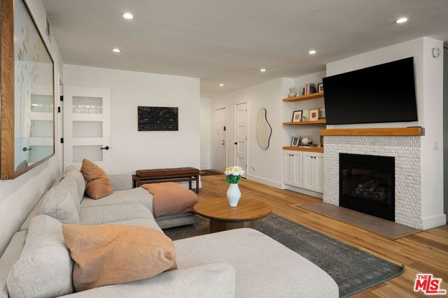 415 Montana Avenue 107, Santa Monica, CA 90403
