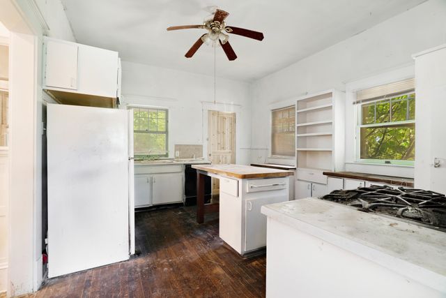 903 4th Street SW, Paris, TX 75460