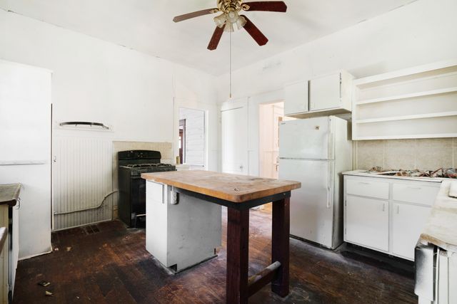 903 4th Street SW, Paris, TX 75460