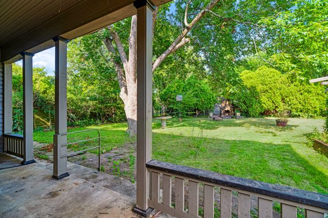 903 4th Street SW, Paris, TX 75460