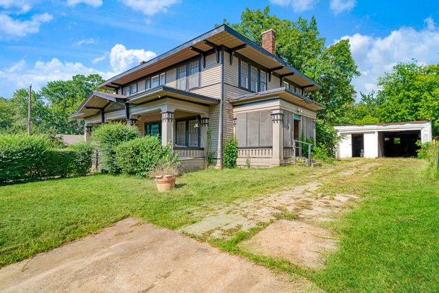 903 4th Street SW, Paris, TX 75460
