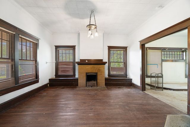 903 4th Street SW, Paris, TX 75460