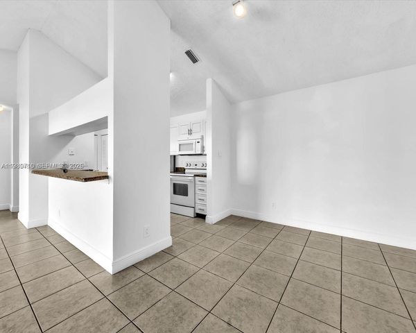 15770 SW 106th Ter 303, Miami, FL 33196