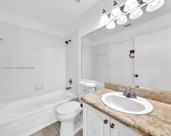 15770 SW 106th Ter 303, Miami, FL 33196