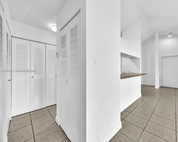 15770 SW 106th Ter 303, Miami, FL 33196