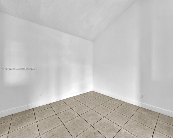 15770 SW 106th Ter 303, Miami, FL 33196