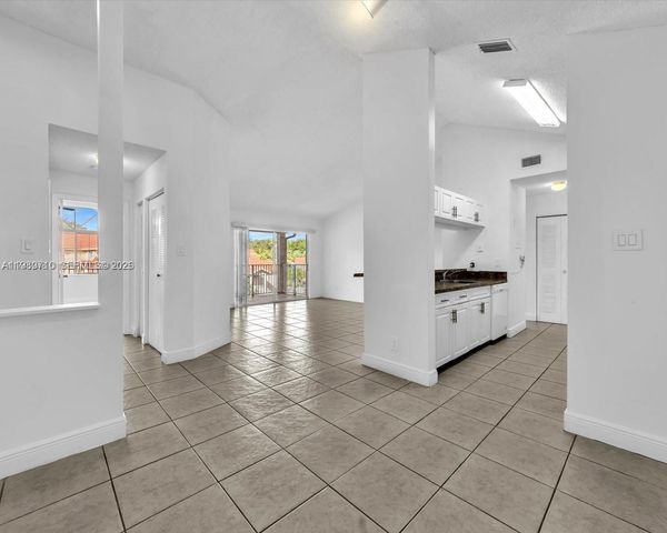 15770 SW 106th Ter 303, Miami, FL 33196