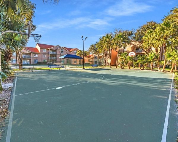 15770 SW 106th Ter 303, Miami, FL 33196