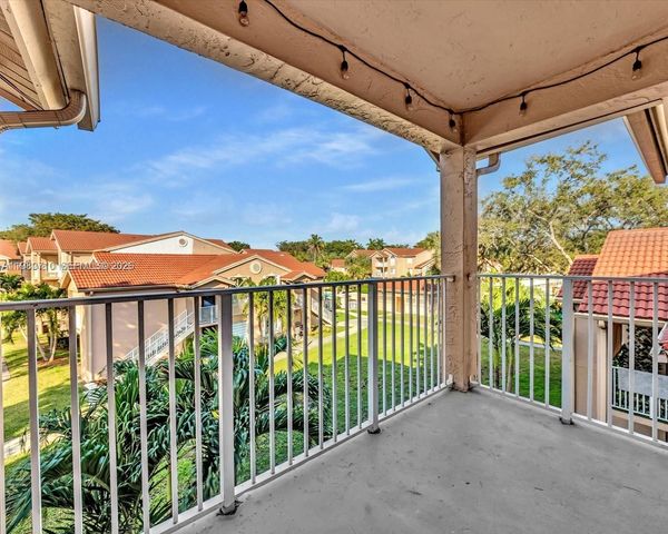 15770 SW 106th Ter 303, Miami, FL 33196