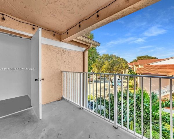 15770 SW 106th Ter 303, Miami, FL 33196