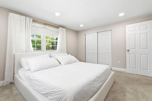 206 Rock St M7, Norwood, MA 02062