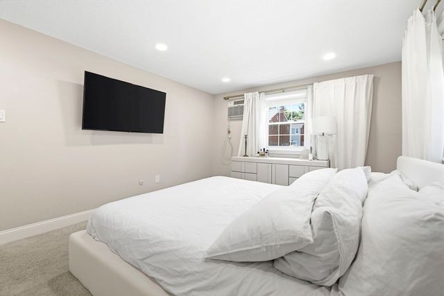 206 Rock St M7, Norwood, MA 02062