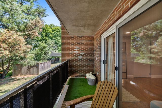 206 Rock St M7, Norwood, MA 02062