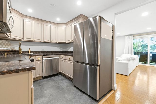 206 Rock St M7, Norwood, MA 02062