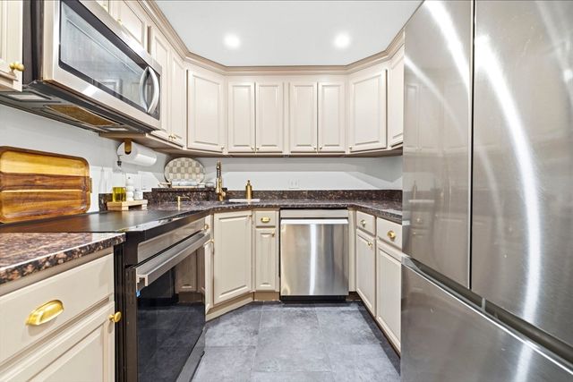 206 Rock St M7, Norwood, MA 02062