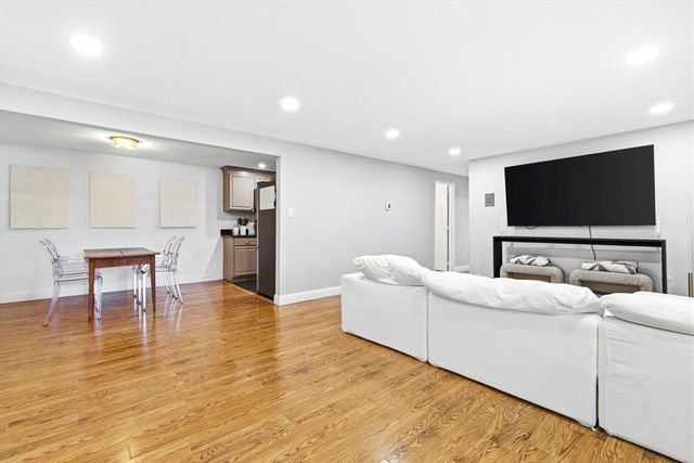 206 Rock St M7, Norwood, MA 02062