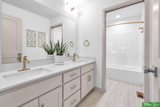 10304 S 191st Avenue, Omaha, NE 68136