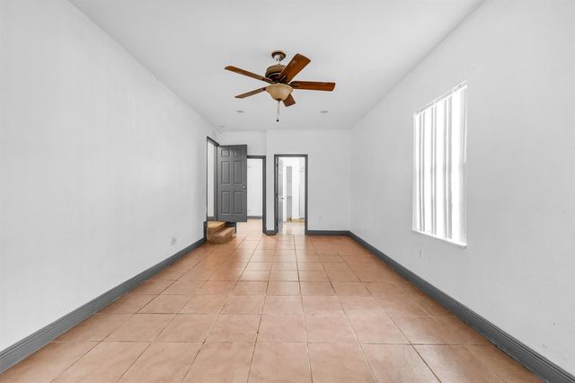 124 SW 10th Avenue, Boynton Beach, FL 33435