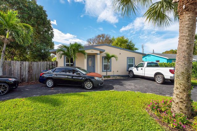 124 SW 10th Avenue, Boynton Beach, FL 33435