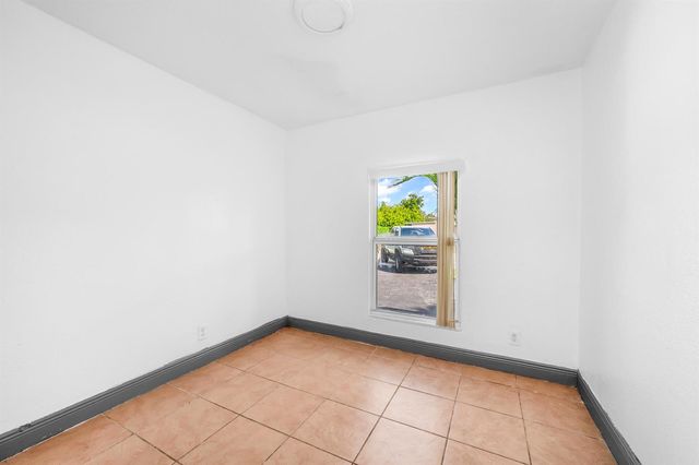 124 SW 10th Avenue, Boynton Beach, FL 33435