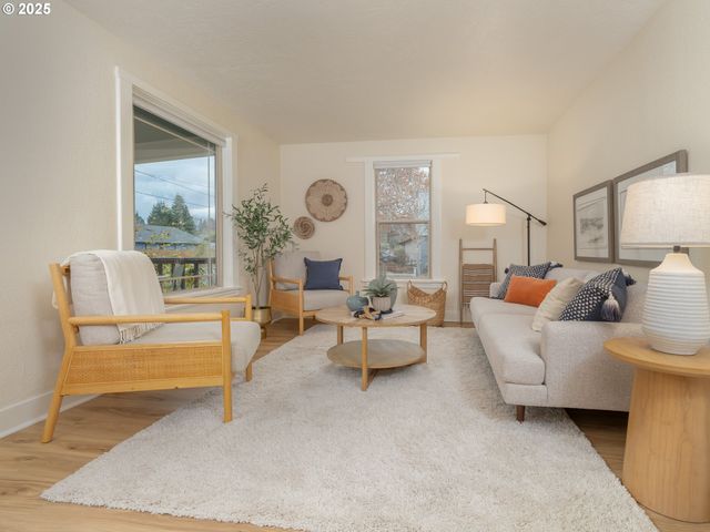 17055 Sw FLORENCE St, Beaverton, OR 97078