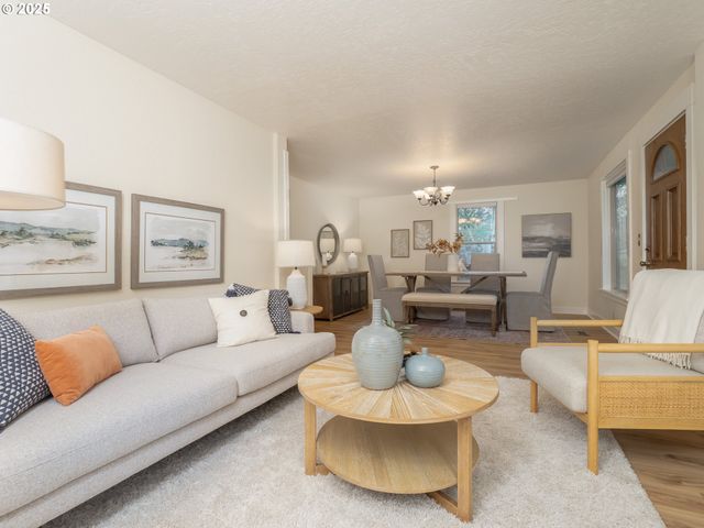 17055 Sw FLORENCE St, Beaverton, OR 97078