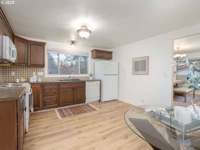 17055 Sw FLORENCE St, Beaverton, OR 97078