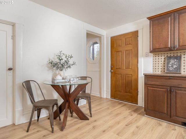 17055 Sw FLORENCE St, Beaverton, OR 97078