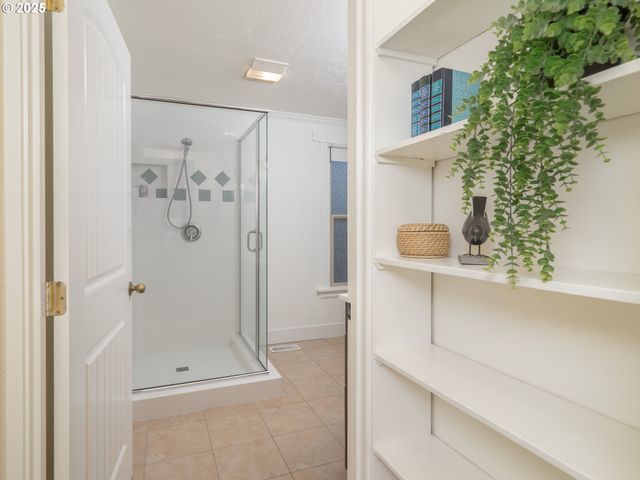 17055 Sw FLORENCE St, Beaverton, OR 97078