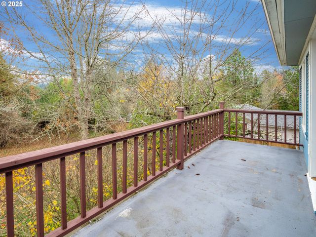 17055 Sw FLORENCE St, Beaverton, OR 97078