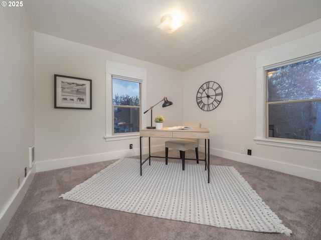 17055 Sw FLORENCE St, Beaverton, OR 97078