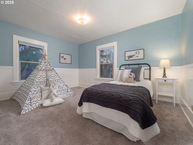 17055 Sw FLORENCE St, Beaverton, OR 97078