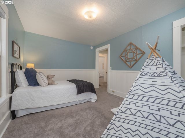 17055 Sw FLORENCE St, Beaverton, OR 97078