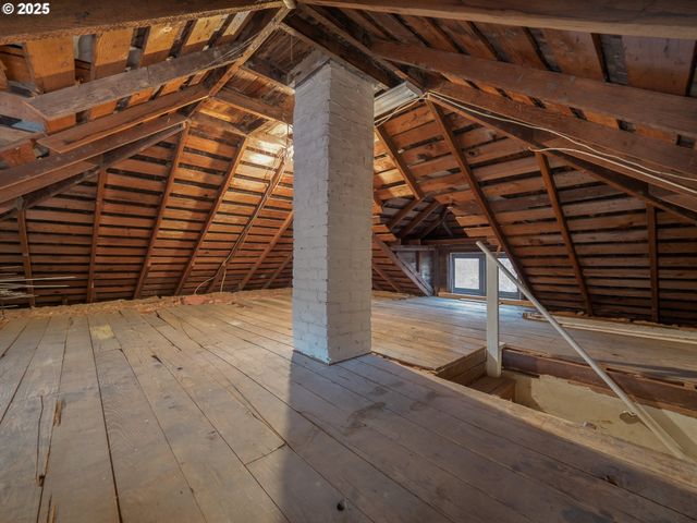 17055 Sw FLORENCE St, Beaverton, OR 97078