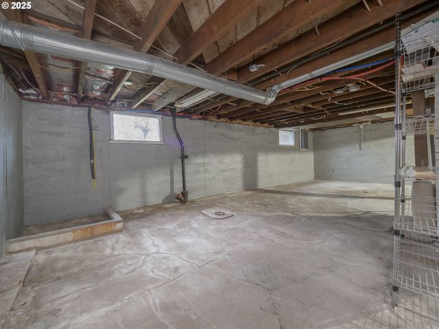 17055 Sw FLORENCE St, Beaverton, OR 97078