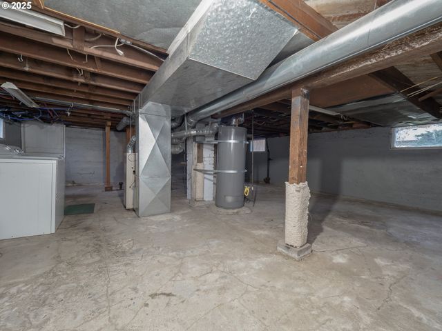 17055 Sw FLORENCE St, Beaverton, OR 97078