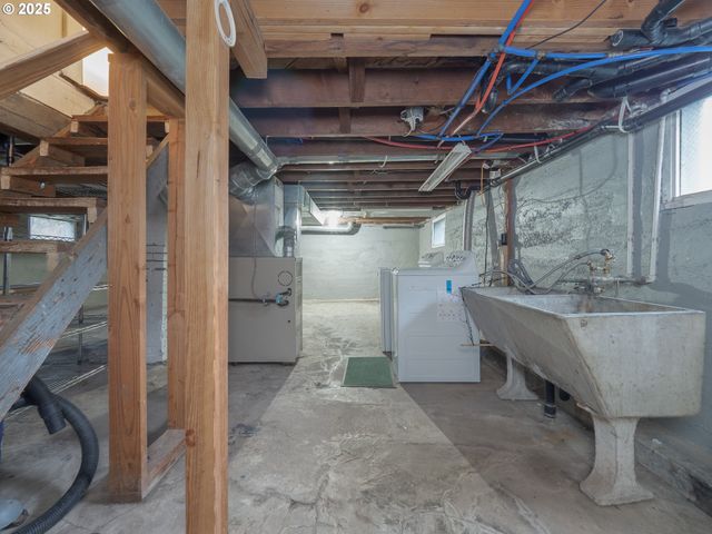 17055 Sw FLORENCE St, Beaverton, OR 97078