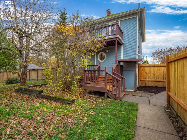 17055 Sw FLORENCE St, Beaverton, OR 97078