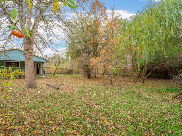 17055 Sw FLORENCE St, Beaverton, OR 97078