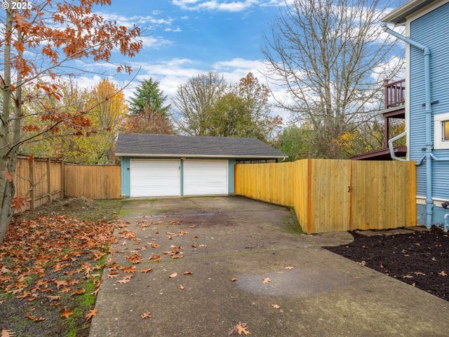 17055 Sw FLORENCE St, Beaverton, OR 97078